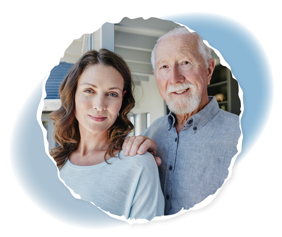 Stammzelltransplantation: Ursache für GvHD Das Bild zeigt eine jüngere Frau und einen älteren Mann, die lächeln.