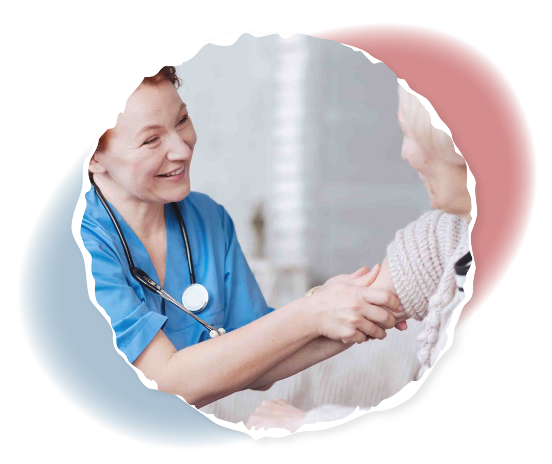 ITP: Nach der Diagnose Eine Ärztin hält den Arm einer älteren Frau.