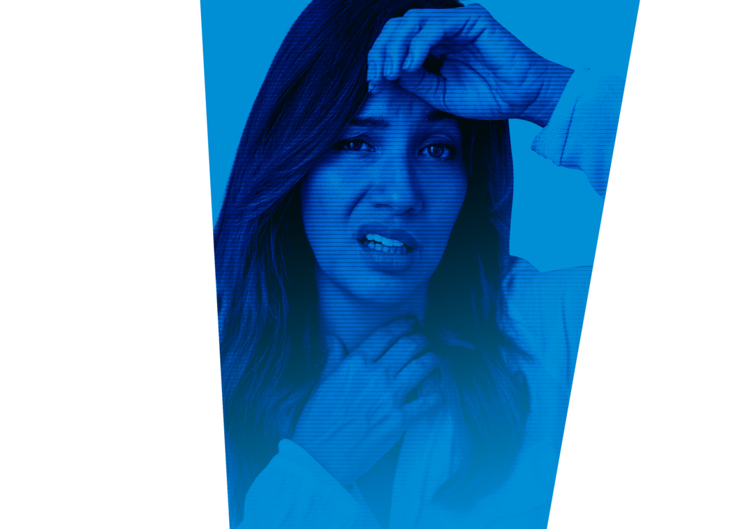 Eine Person hält sich eine Hand an die Stirn und die andere an den Hals.  